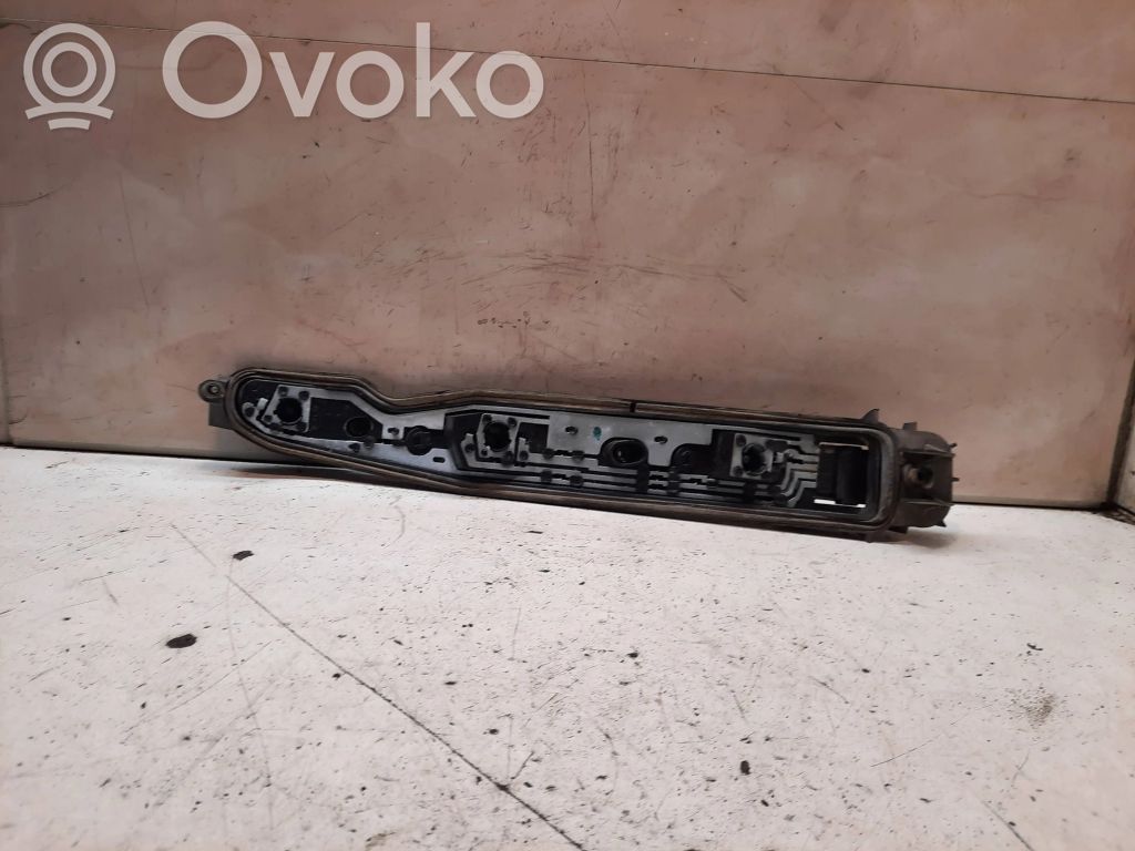 Opel Corsa C Takavalon polttimon suojan pidike 