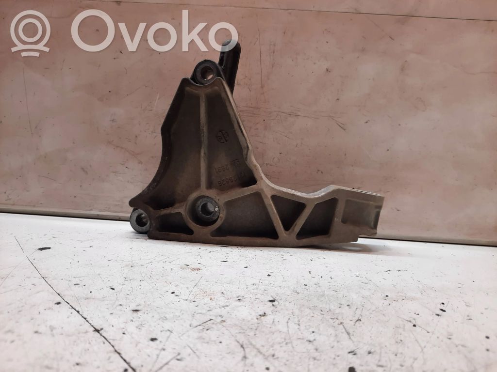 Opel Astra H Engine mounting bracket 