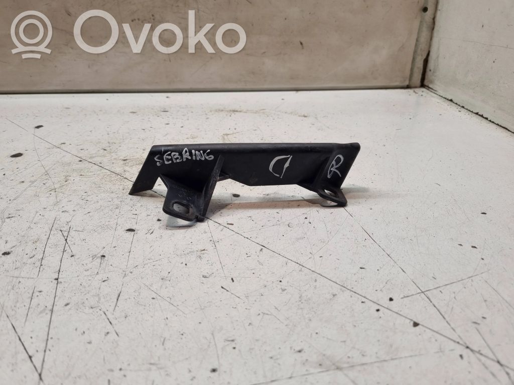 Front bumper mounting bracket   04389942