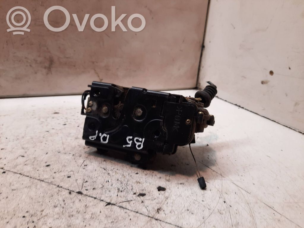 Volkswagen PASSAT B5 Zamek drzwi przednich 