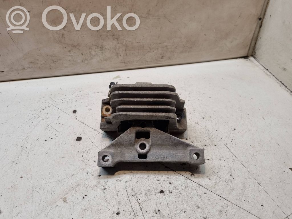 Peugeot 207 Engine mount bracket 