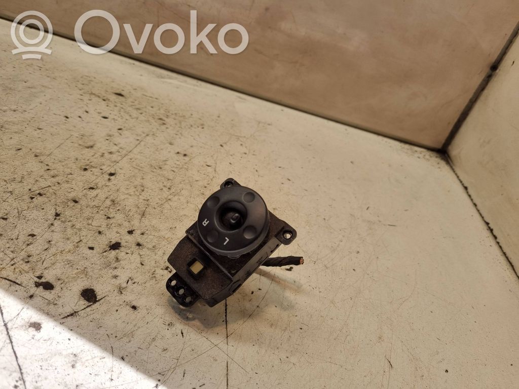 KIA Carens II Wing mirror switch 