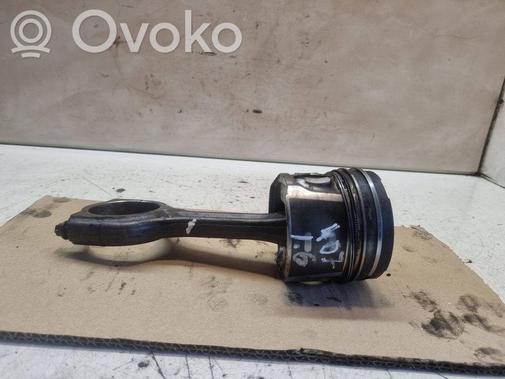 Peugeot 407 Piston with connecting rod 