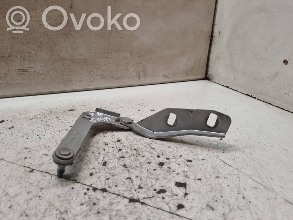 Engine bonnet/hood hinges   3M5116801AH