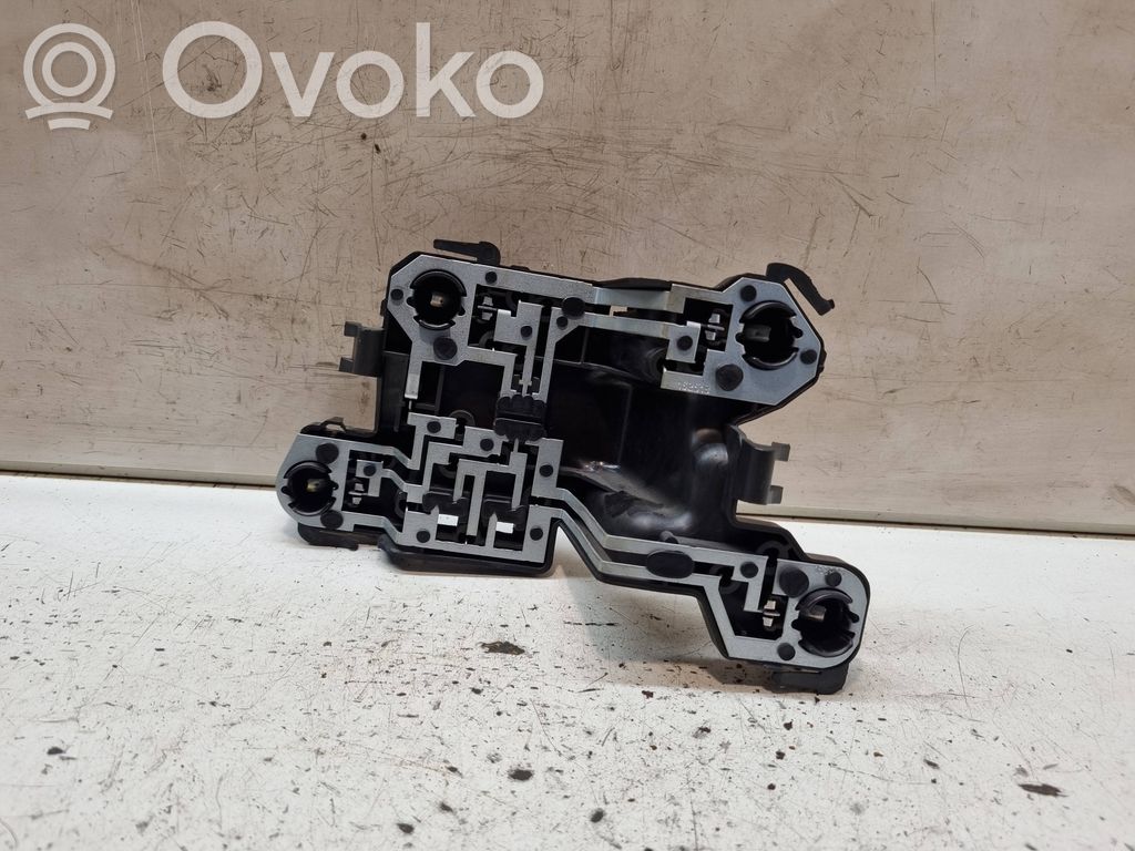 Volvo S80 Takavalon polttimon suojan pidike 