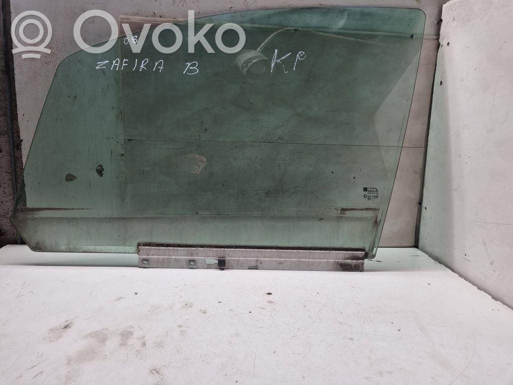 Opel Zafira B Front door window glass four-door 