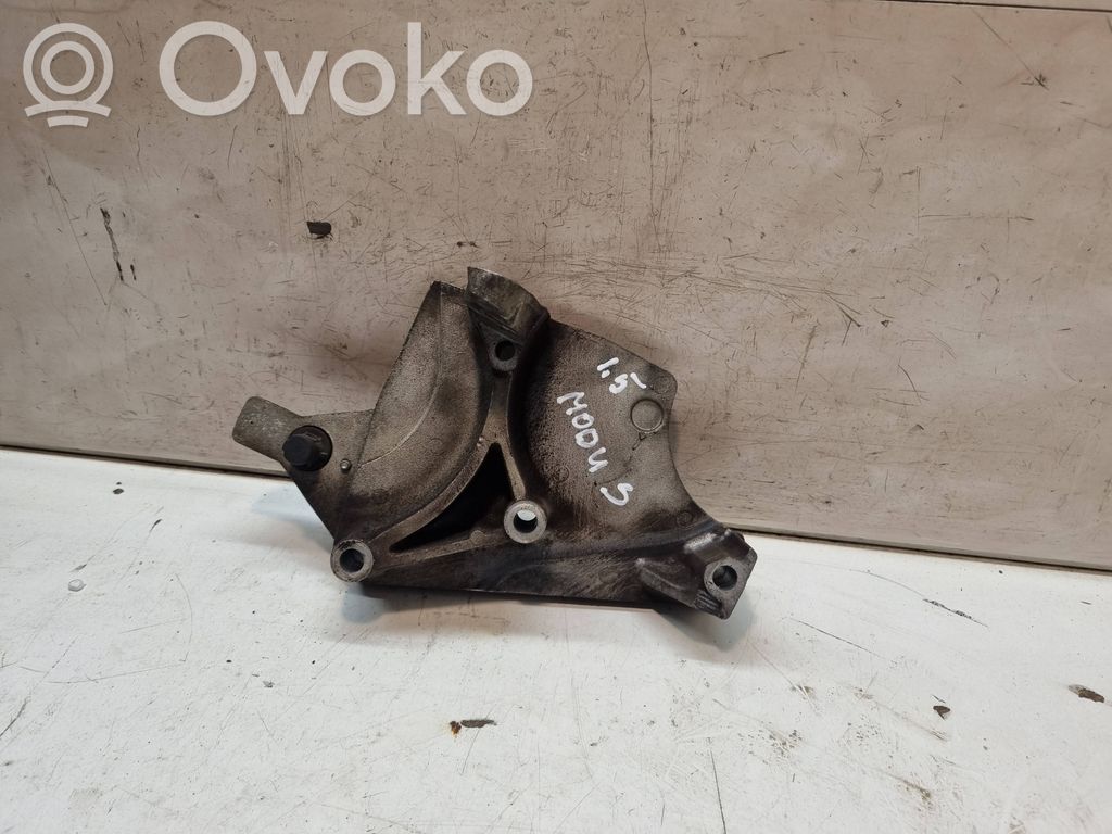 Renault Modus Engine mounting bracket 