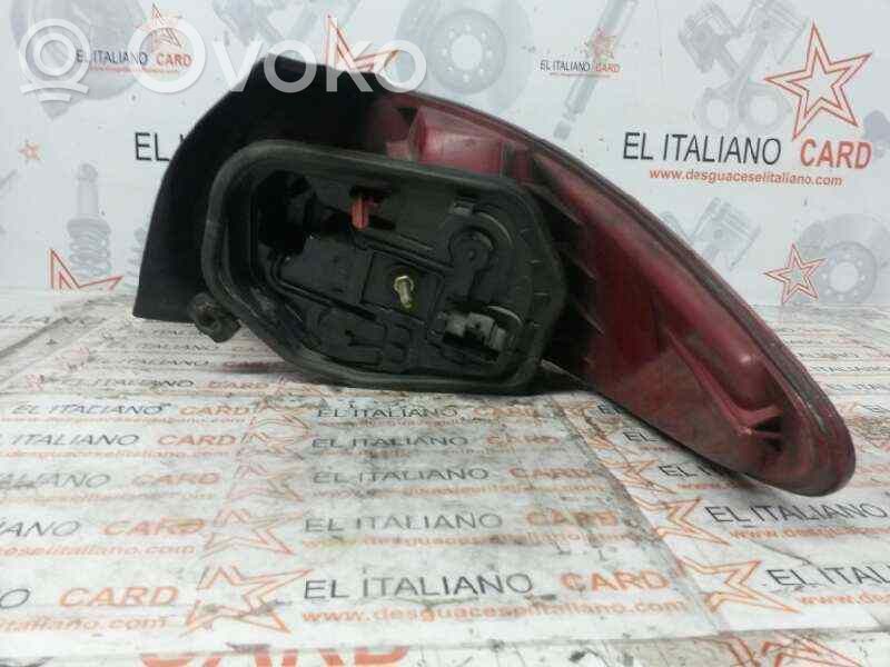 Peugeot 206 Aizmugurējais lukturis pārsegā 