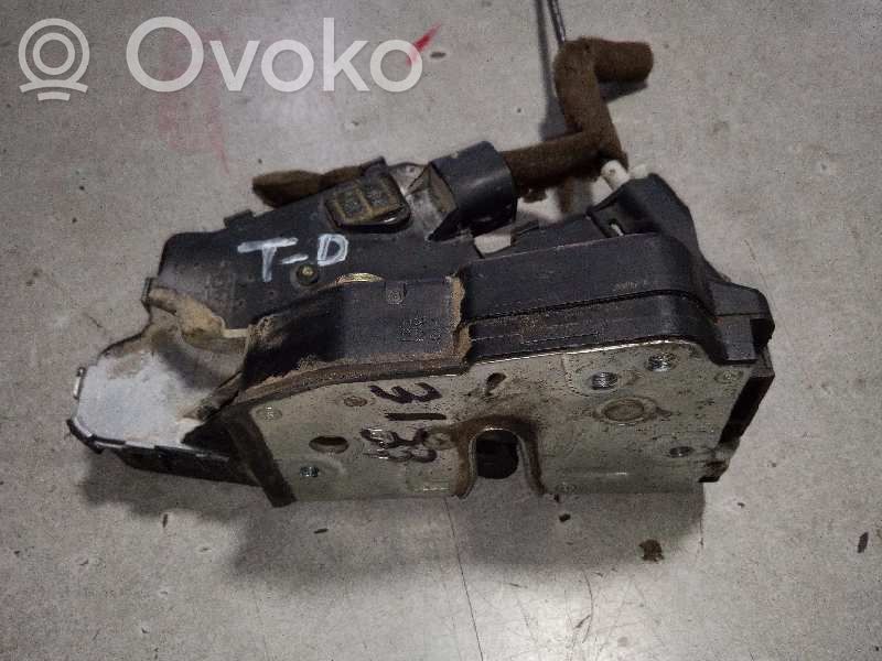 Rear door lock   3133