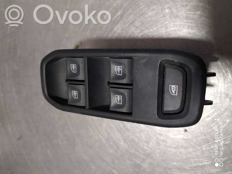 Electric window control switch   7036
