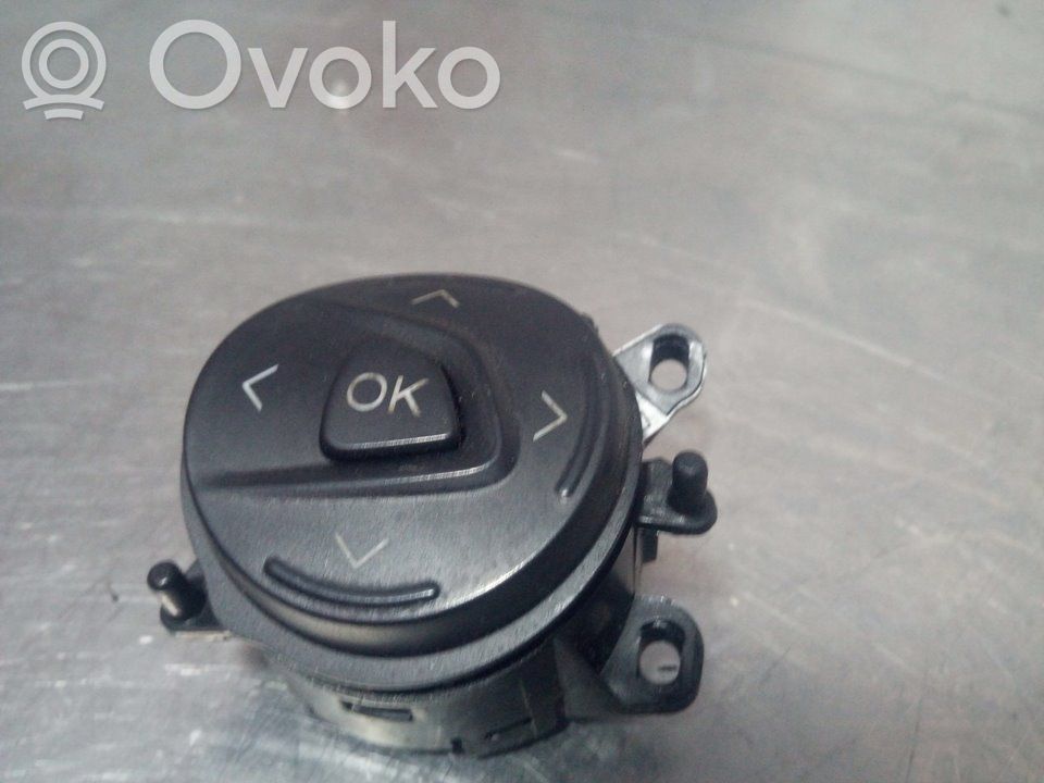 Boutons / interrupteurs volant   AM5T14K147AA,7948