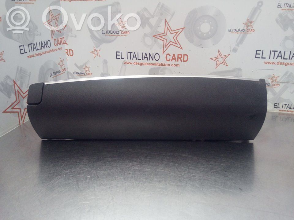 Toyota Verso Glove box 