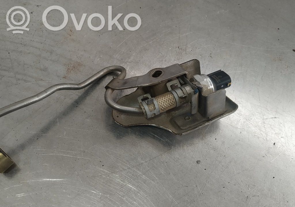 Nissan Qashqai+2 Oil pressure sensor 