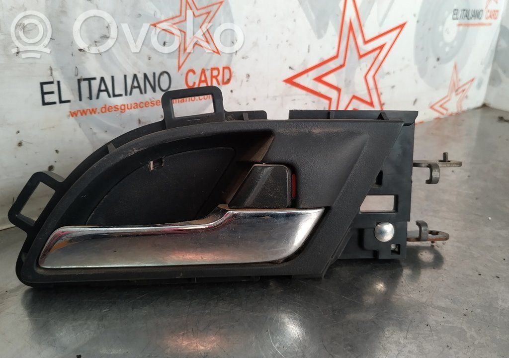 Honda CR-V Rear door interior handle 