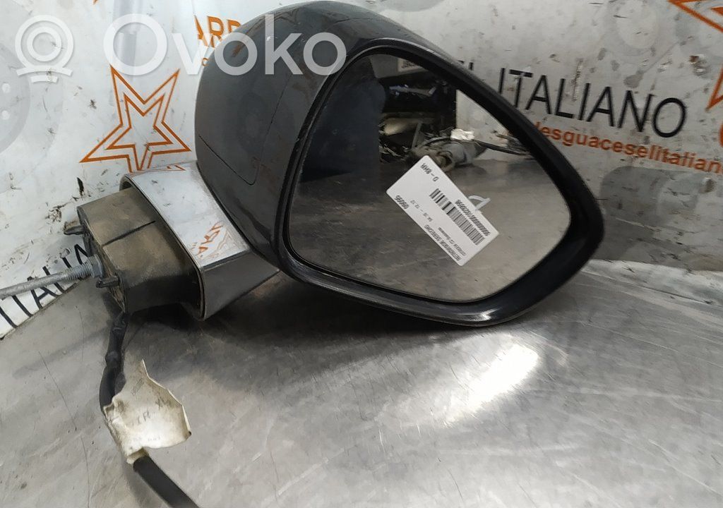 Front door electric wing mirror   9095