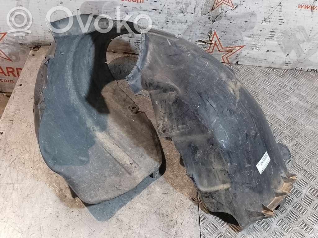 Front wheel arch liner splash guards
