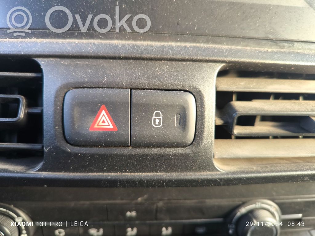Botón interruptor de luz de peligro
