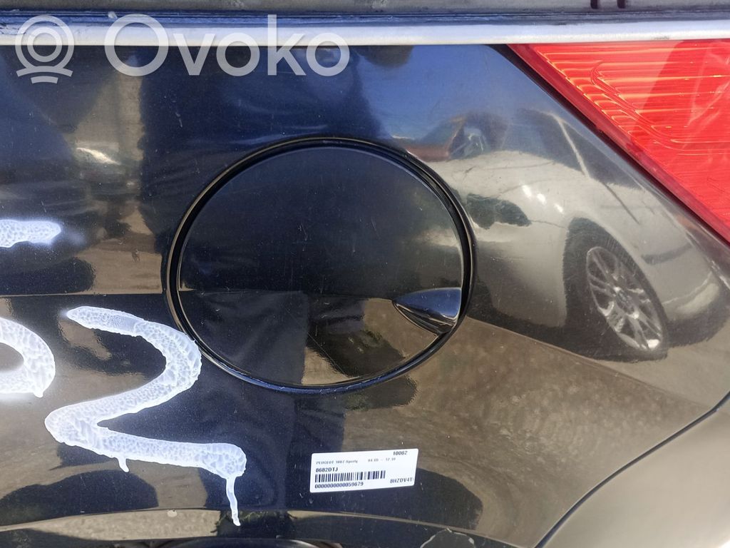 Polttoainesäiliön korkki