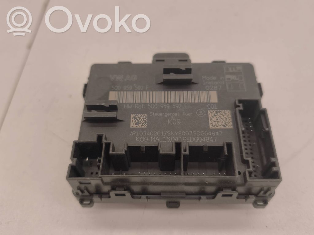 Volkswagen Tiguan Door control unit/module 