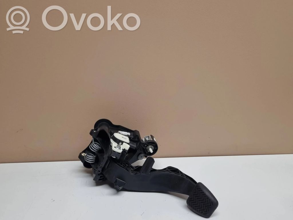 Toyota C-HR I Clutch pedal 