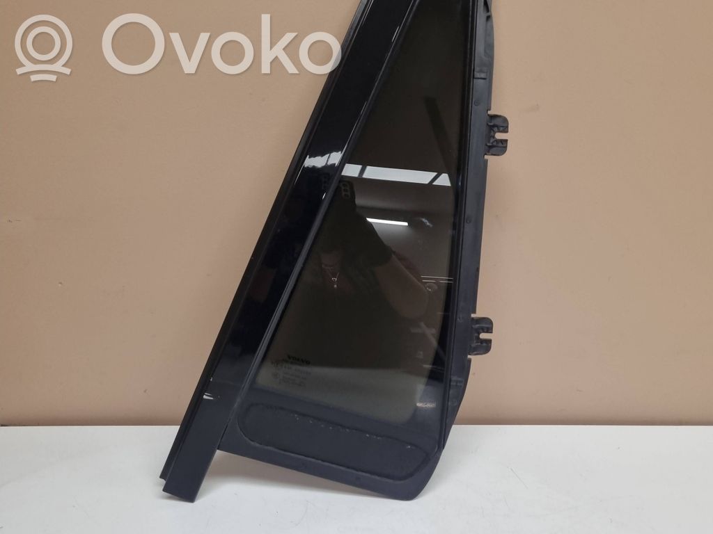 Volvo XC90 Ventanilla de ventilación de la puerta trasera 