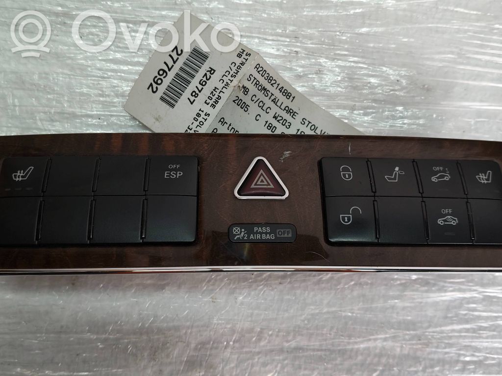 Mercedes-Benz C W203 Przycisk świateł awaryjnych 