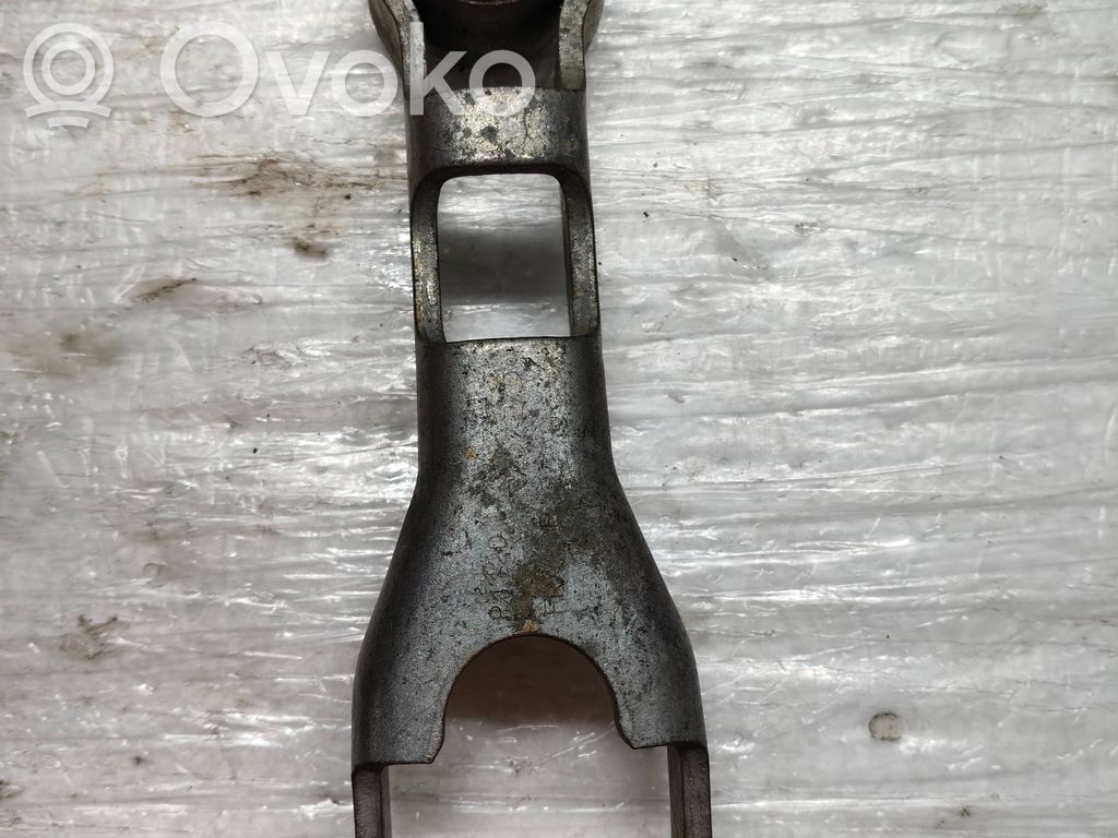 Volvo V40 Engine mounting bracket 