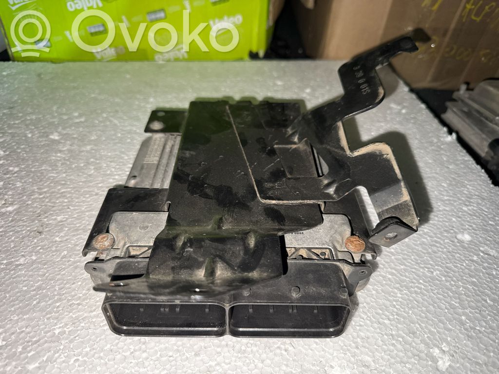 Volkswagen Touareg II Engine control unit/module 