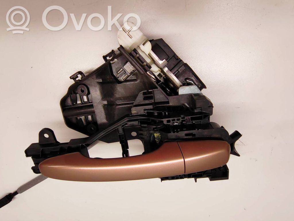 Volvo V40 Priekšpusē slēdzene 