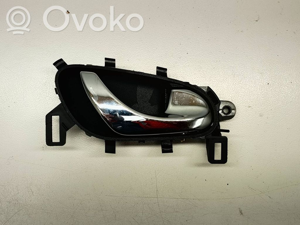Nissan Qashqai Front door interior handle 