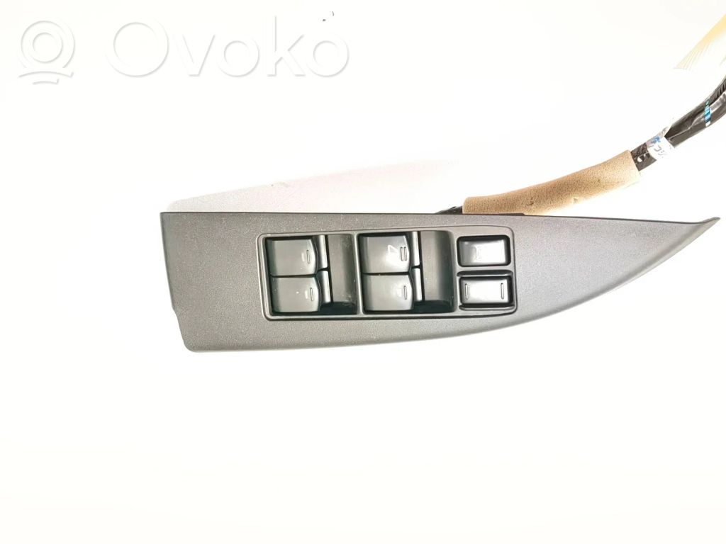 Subaru Legacy Electric window control switch 