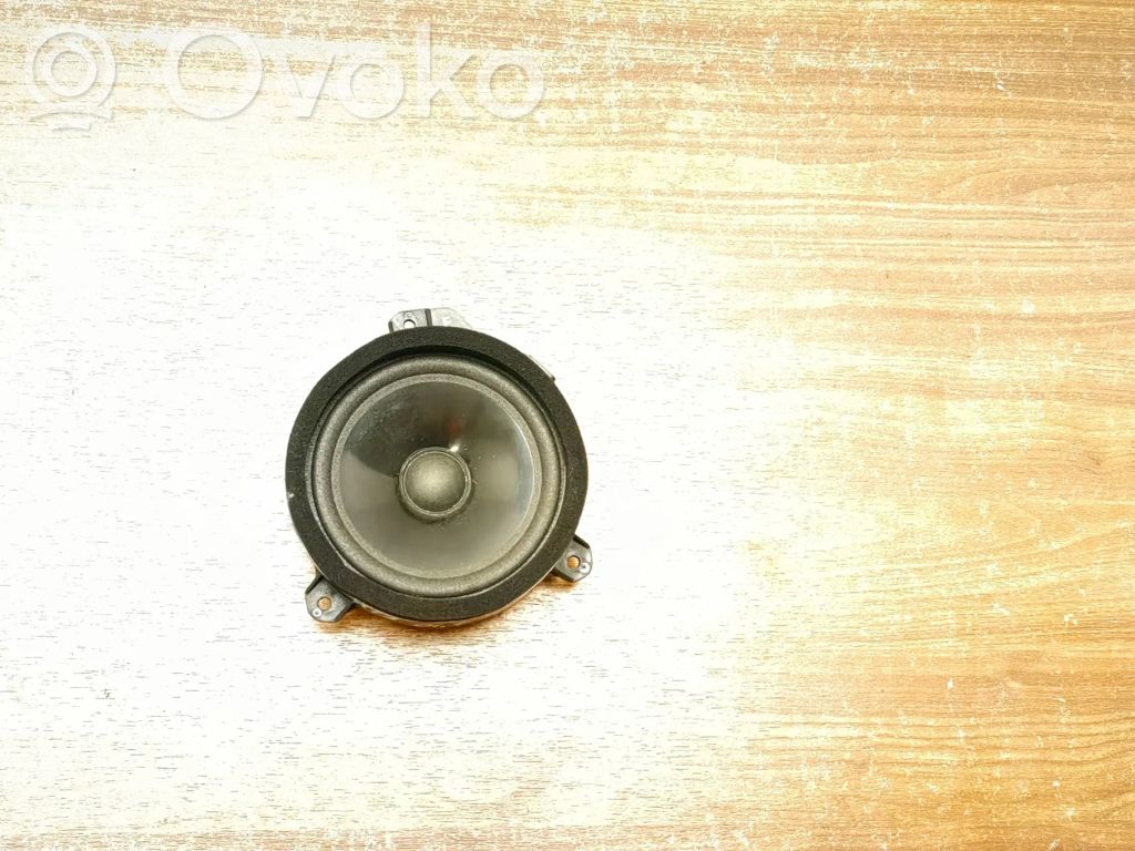 Subaru Legacy Altavoz de la puerta delantera 