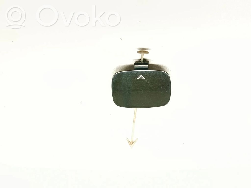 BMW 7 E65 E66 Priekinis tempimo kilpos dangtelis 