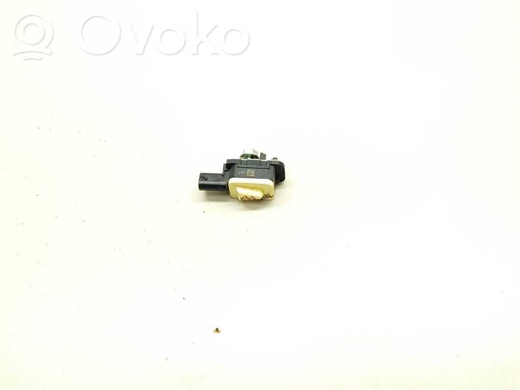 Volkswagen Touareg II Airbagsensor Crashsensor Drucksensor 