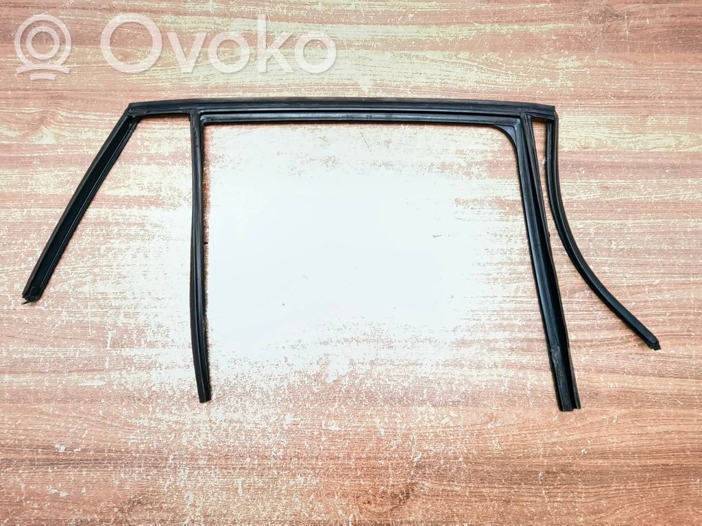 BMW 3 E90 E91 Takaoven ikkunalasin kumitiiviste 