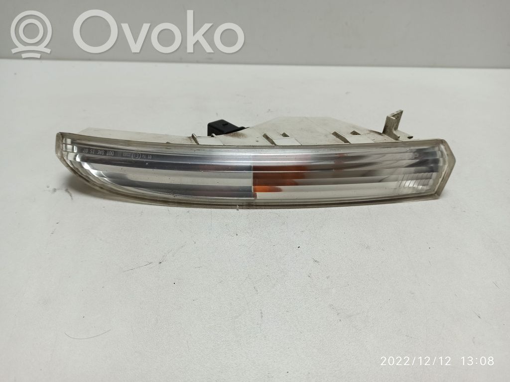 Volkswagen PASSAT CC Front indicator light 