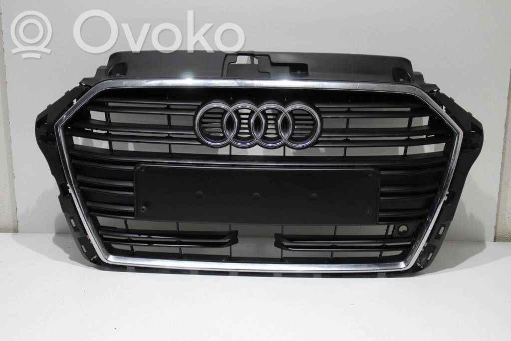 Audi A3 S3 8V Etupuskurin ylempi jäähdytinsäleikkö 
