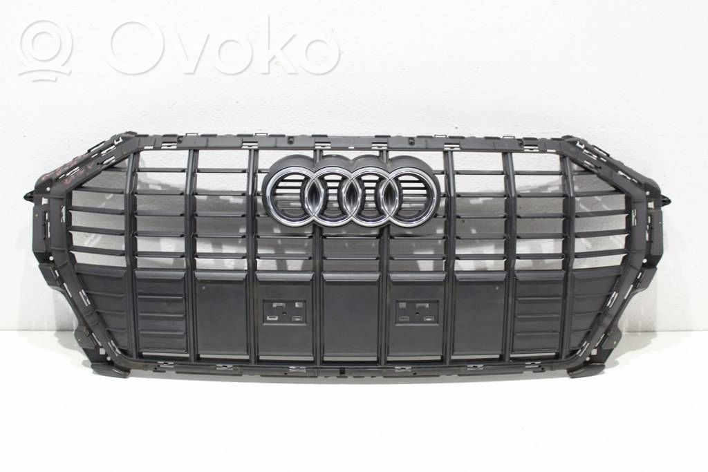 Audi Q3 F3 Etupuskurin ylempi jäähdytinsäleikkö 