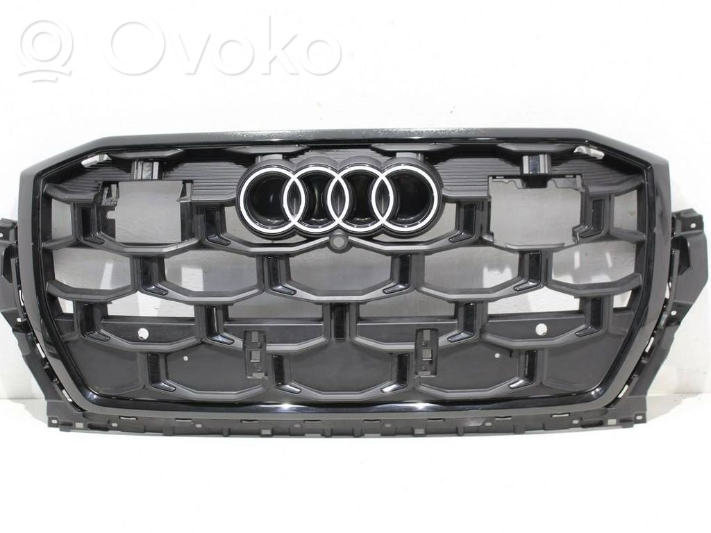 Audi Q7 4M Etupuskurin ylempi jäähdytinsäleikkö 
