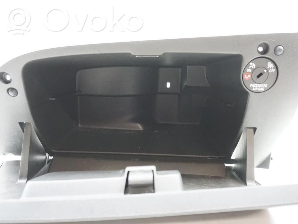 Opel Corsa E Daiktadėžės (bordačioko) komplektas 