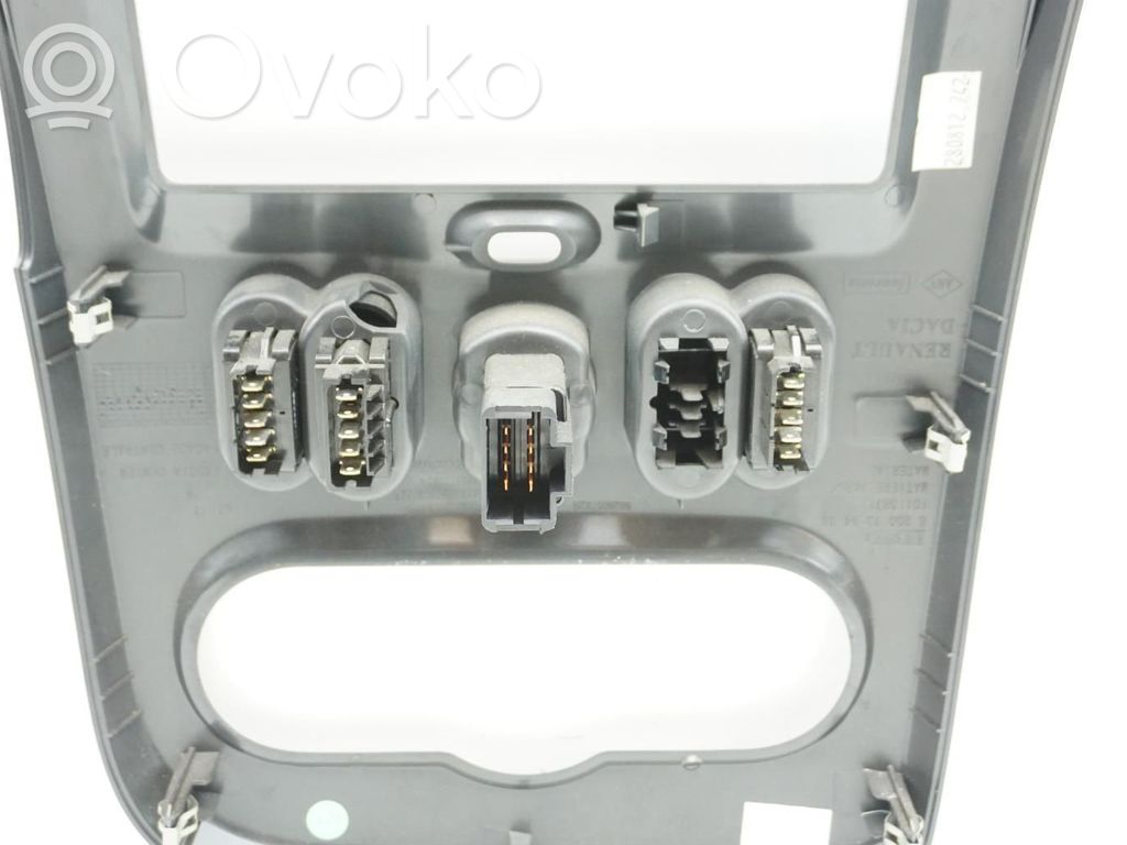 Dacia Duster Radio/GPS head unit trim 