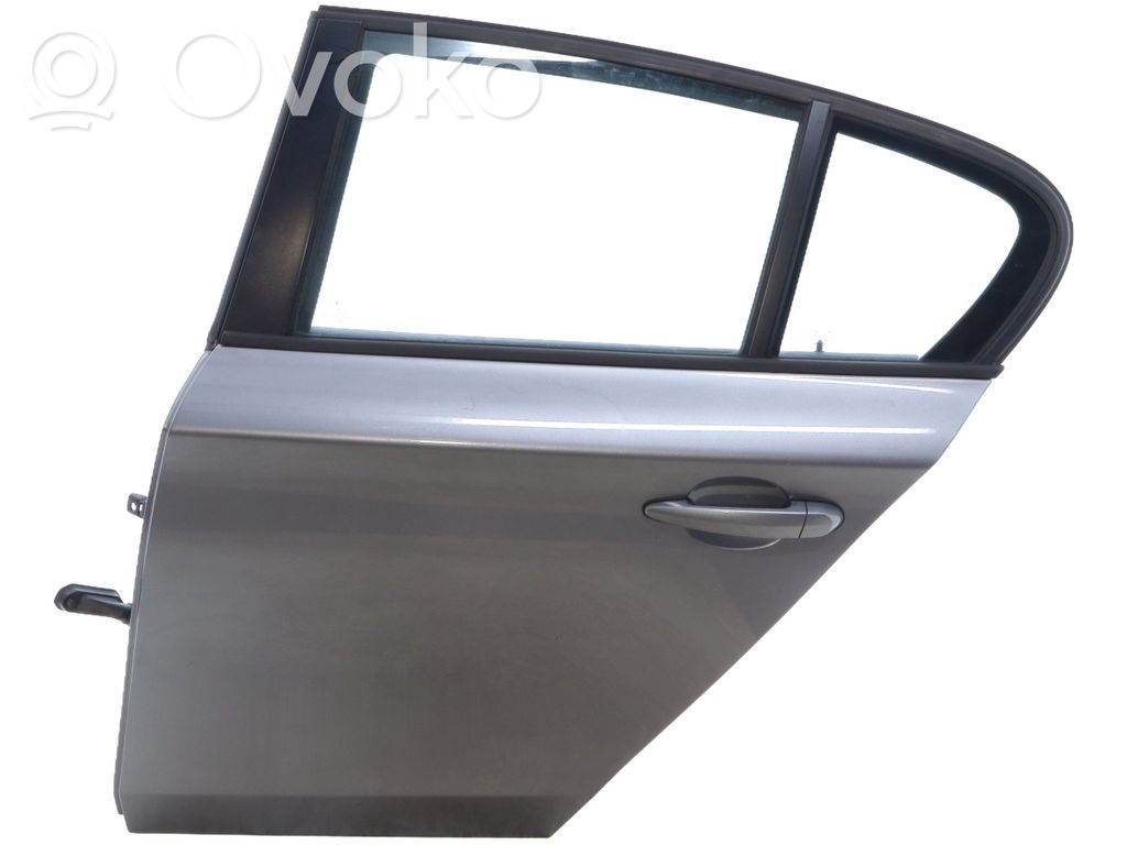 Aizmugurējās durvis   41525A2A383