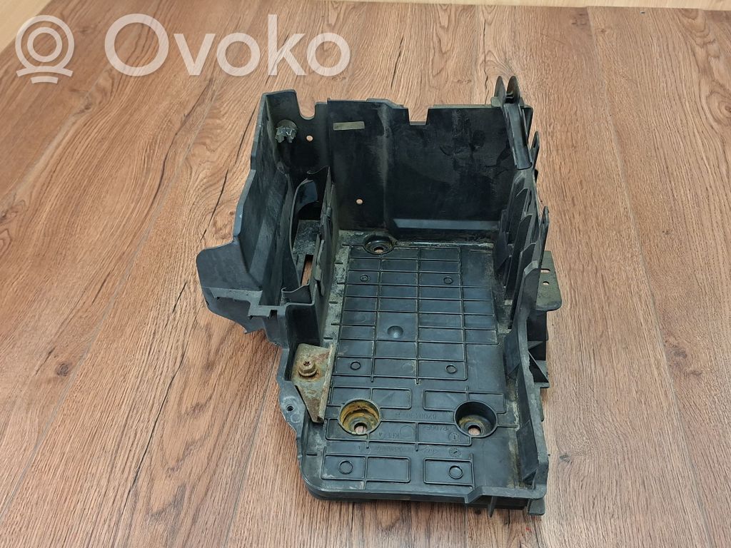 Renault Espace IV Akkulaatikon alusta 