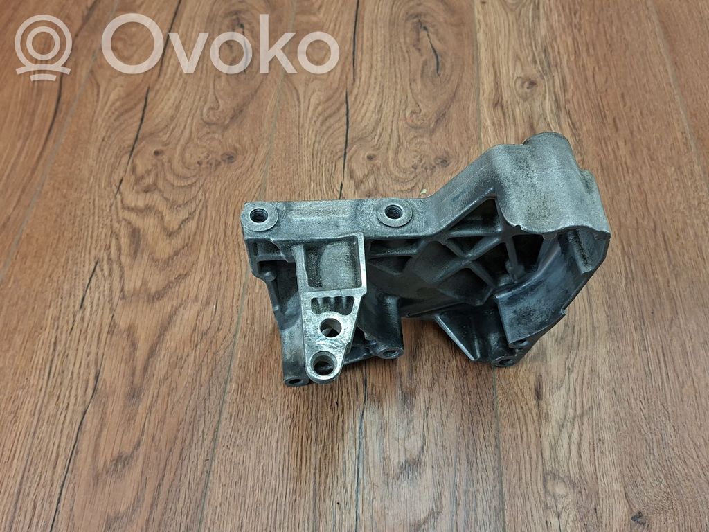 Renault Laguna III Engine mounting bracket 