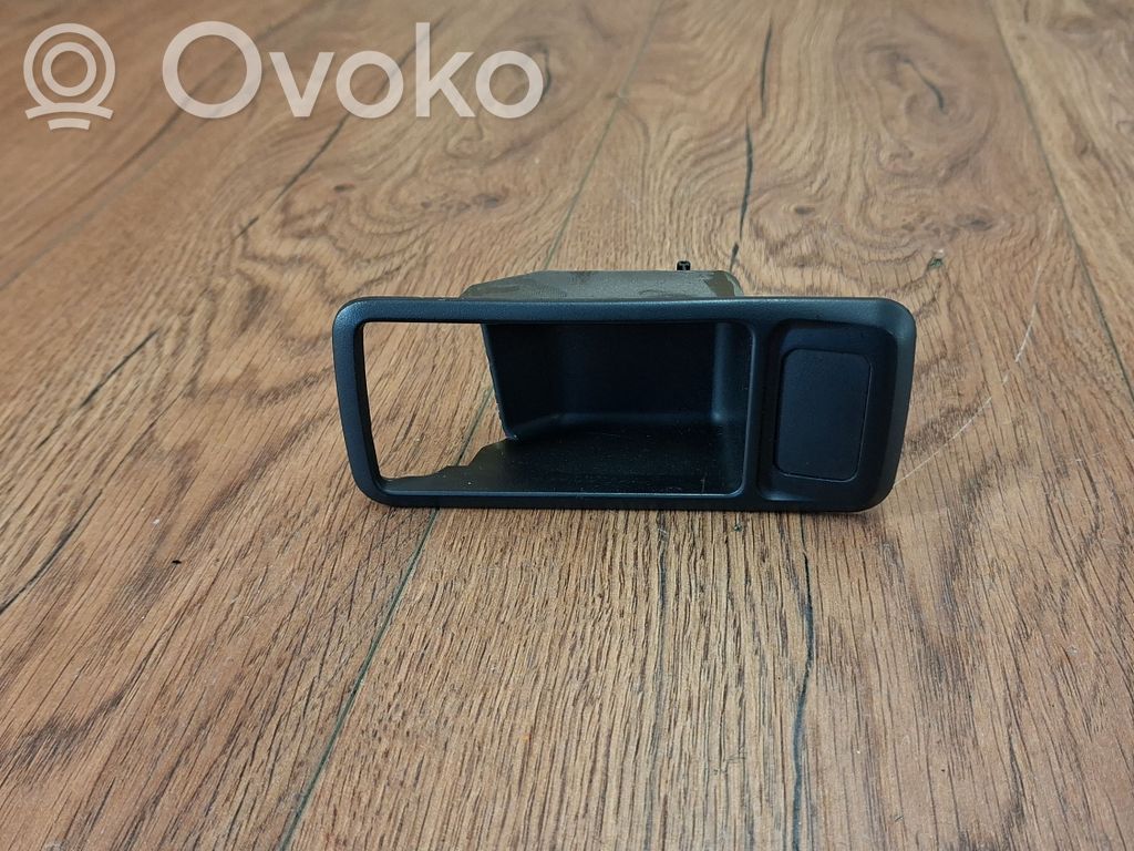 Ramka przycisków otwierania szyby drzwi przednich   3M51226A37A