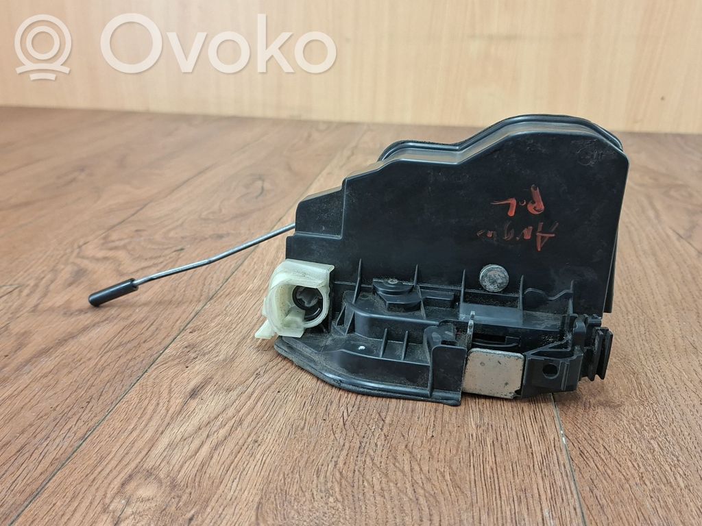 BMW 3 F30 F35 F31 Priekšpusē slēdzene 
