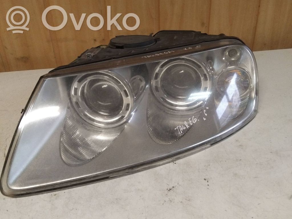 Volkswagen Touareg I Lampa przednia 