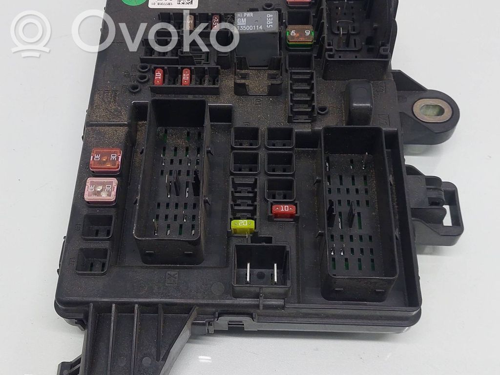 Opel Insignia A Saugiklių blokas 