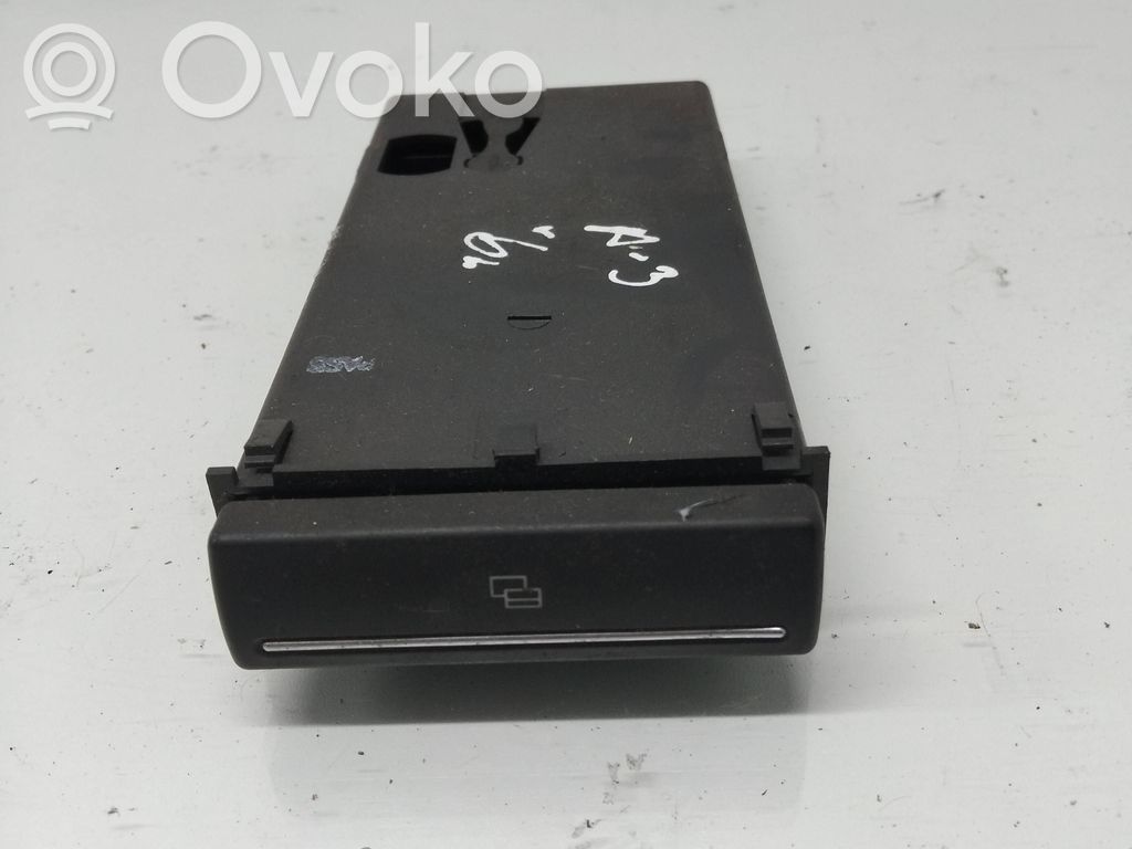 Audi A3 S3 8P Kojelaudan säilytyslokero 