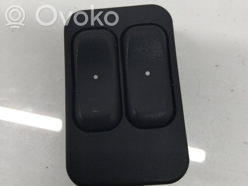 Opel Meriva A Electric window control switch 
